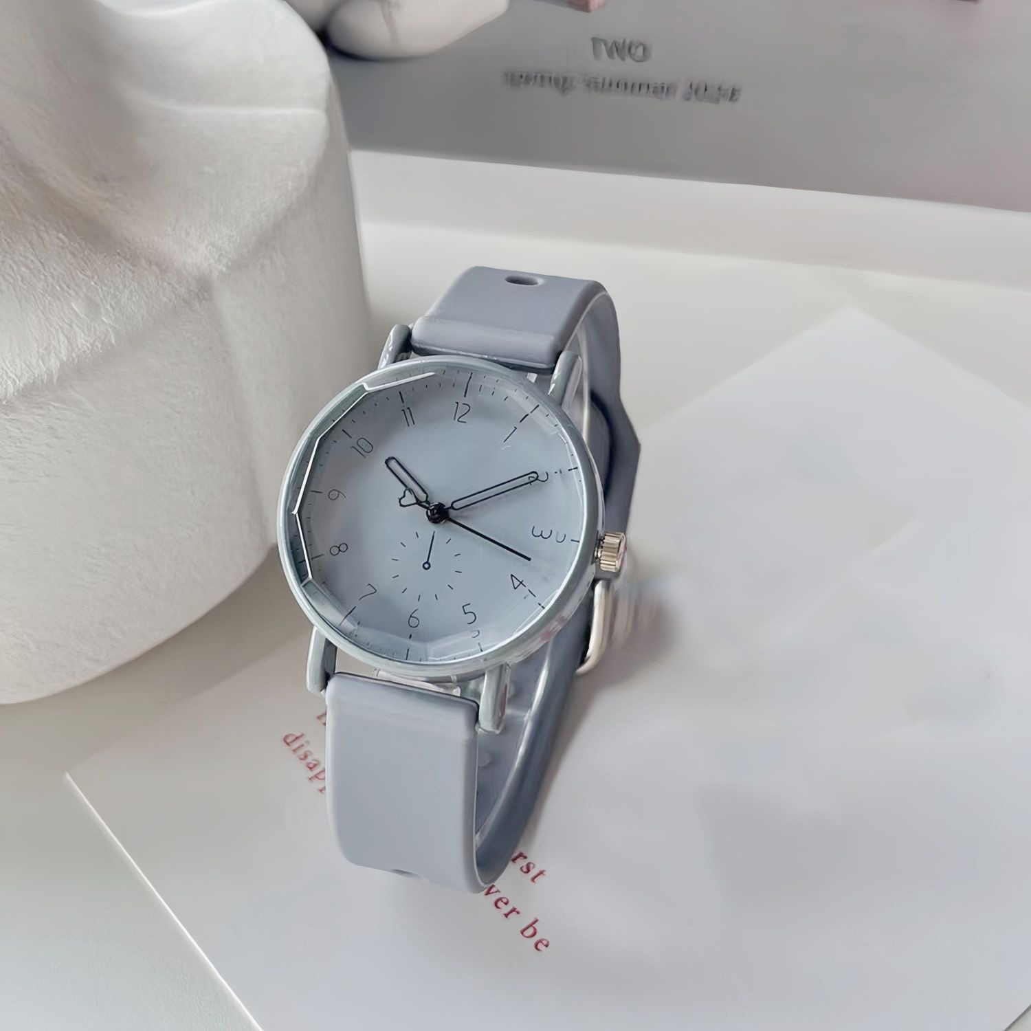 นาฬิกาควอตซ์แฟชั่นสำหรับผู้หญิ - Silicone Band Women บทวิจารณ์และราคา