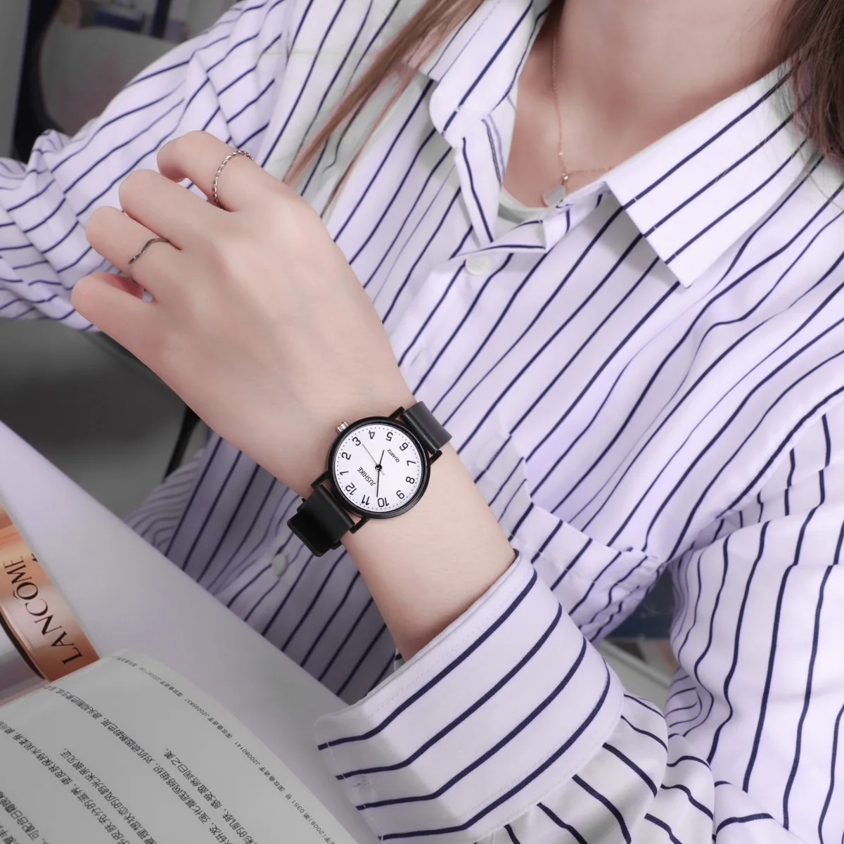 Simple สีดํานาฬิกานาฬิกาควอตซ์ - Silicone Band Women บทวิจารณ์และราคา